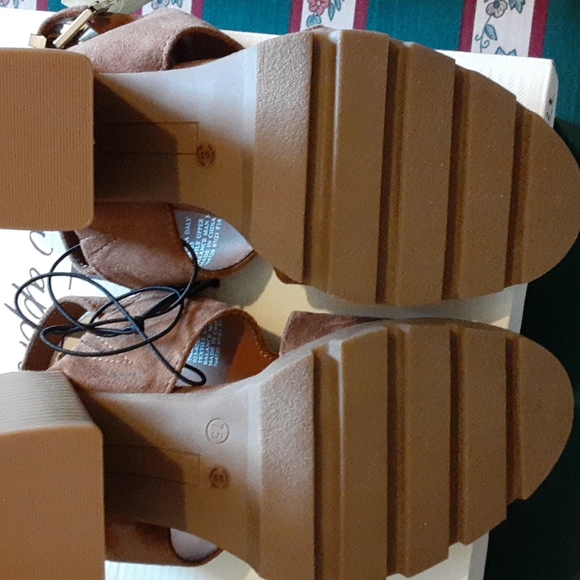 NWT Ana Cognac  Sandels - Picture 5 of 9